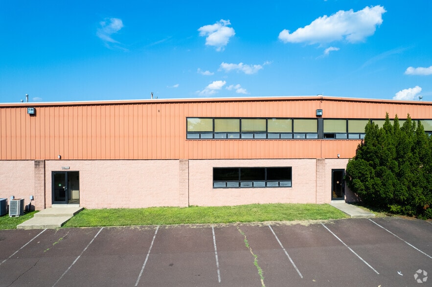 More Photos Of 2512 Quakertown Rd, Pennsburg Warehouse For Lease