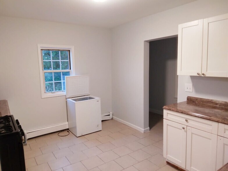 More Photos Of 443 Jackson Ave, Elizabeth Storefront Retail Residential For Sale