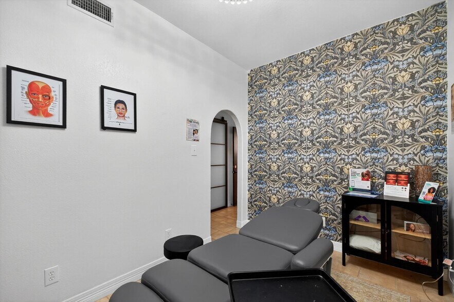 More Photos Of 2217 Sealy St, Galveston Office Residential For Sale