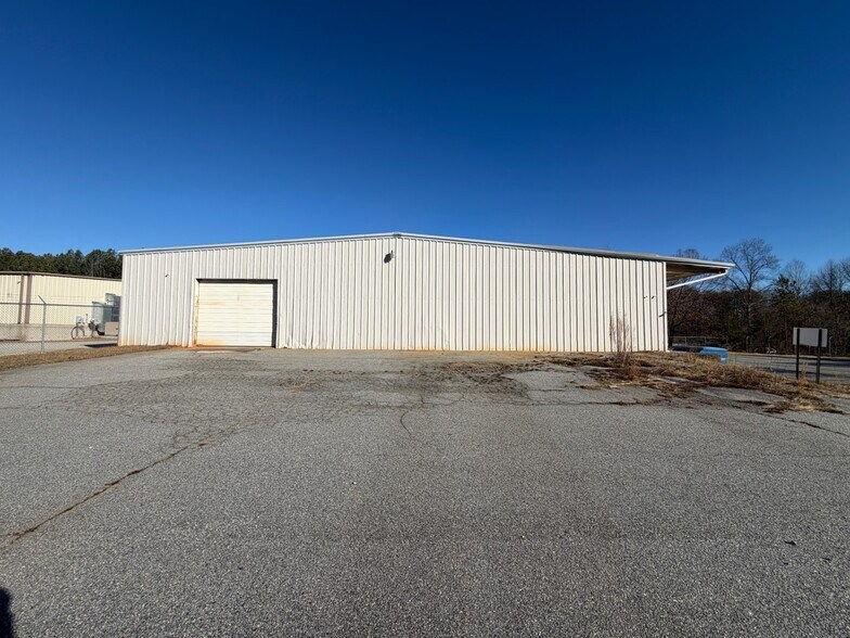 More Photos Of 110 Venture Blvd, Spartanburg Warehouse For Sale