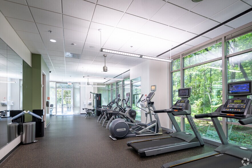 More Photos Of 100 North Point Ctr E, Alpharetta Office For Sale