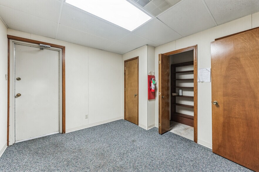 More Photos Of 1611 Old Granger Rd, Taylor Office For Lease