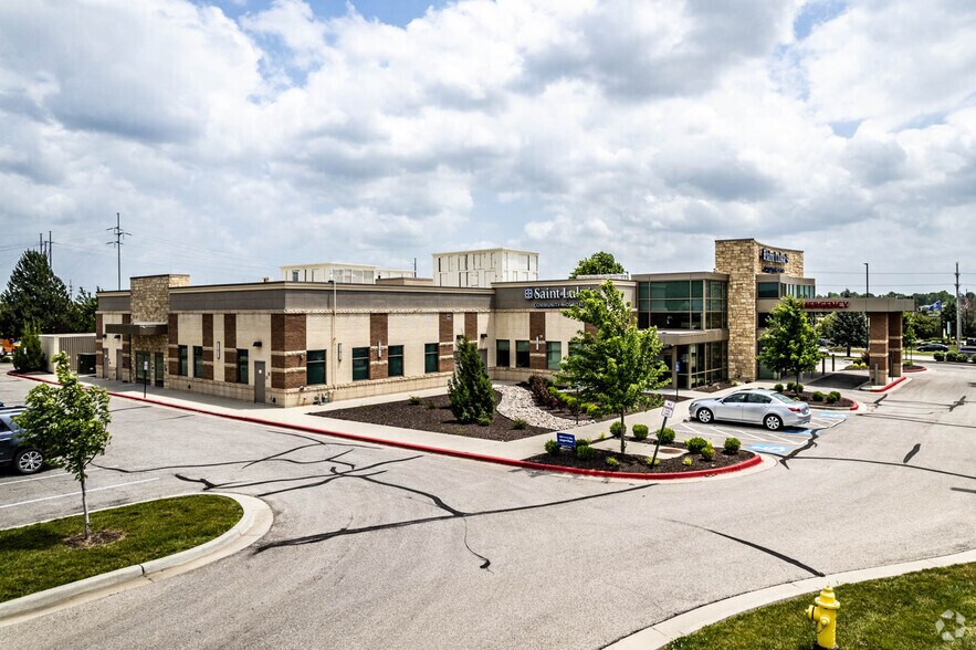 More Photos Of 13405 S Blackbob Rd, Olathe Hospital For Lease