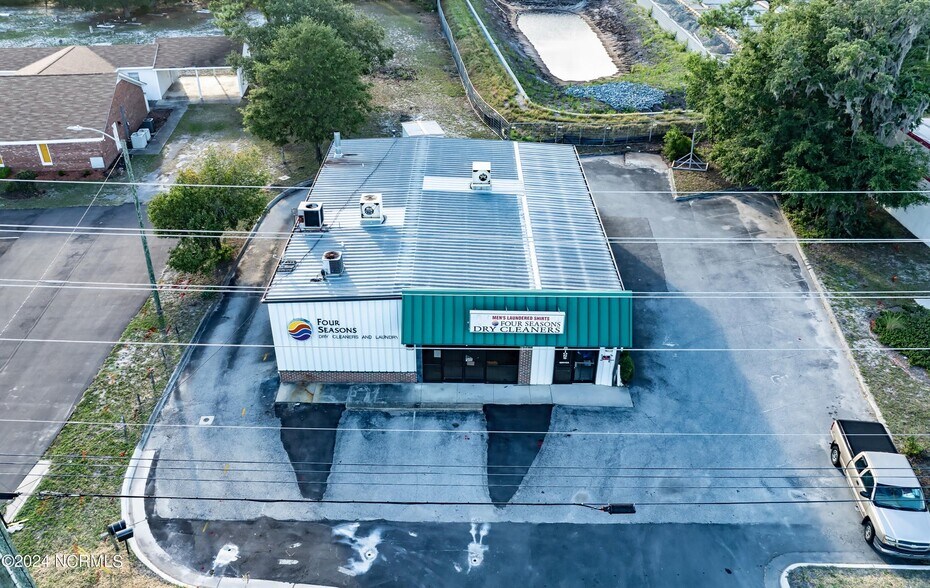 More Photos Of 7015 Market St, Wilmington Freestanding For Sale