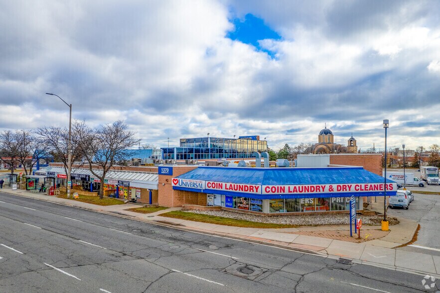 More Photos Of 1370 Dundas St E, Mississauga Medical For Lease