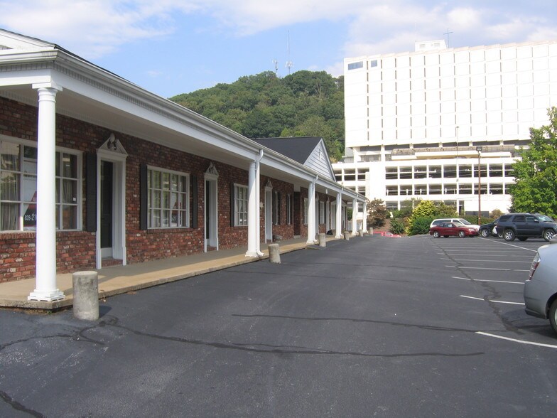 More Photos Of 4 Doctors Park, Asheville Medical For Sale