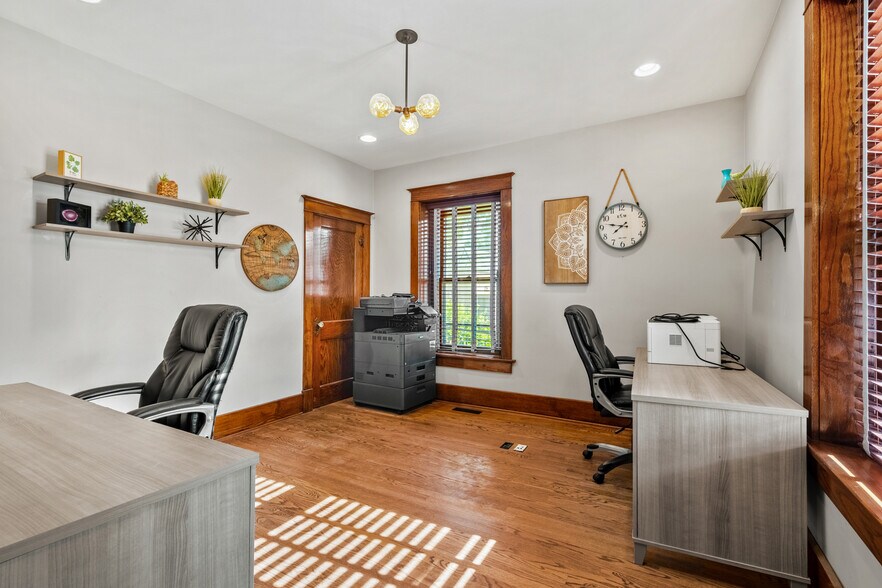 More Photos Of 720 Poyntz Ave, Manhattan Office For Sale