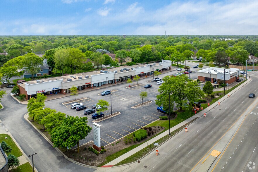 More Photos Of 1041-1073 Lake Cook Rd, Wheeling Storefront For Lease