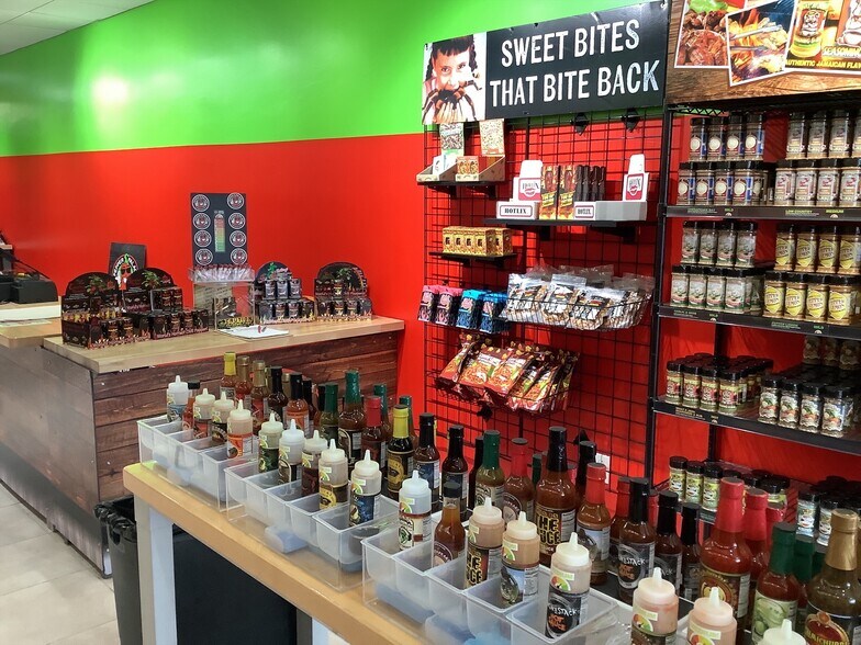 More Photos Of 19-23 N Blvd Of Presidents, Sarasota Storefront For Lease