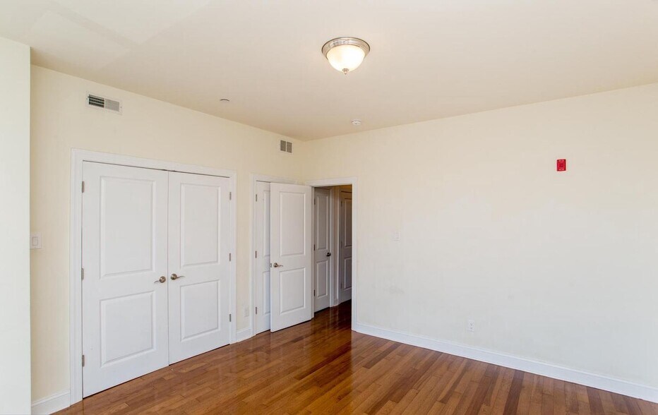 More Photos Of 1860 Frankford Ave, Philadelphia Storefront Retail Residential For Sale