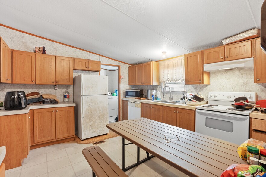 More Photos Of 298 State Highway 239, Kenedy Specialty For Sale