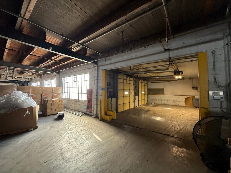 More Photos Of 220 E 14th Ave, North Kansas City Distribution For Lease