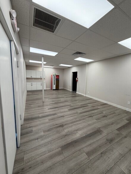 More Photos Of 3475 Boulder Hwy, Las Vegas Freestanding For Lease