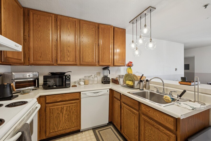 More Photos Of 459 Stow Ave, Oakland Apartments For Sale