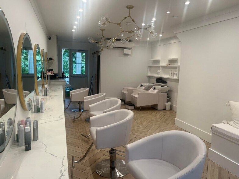 More Photos Of 720 S Shelmore Blvd, Mount Pleasant Storefront Retail Residential For Lease