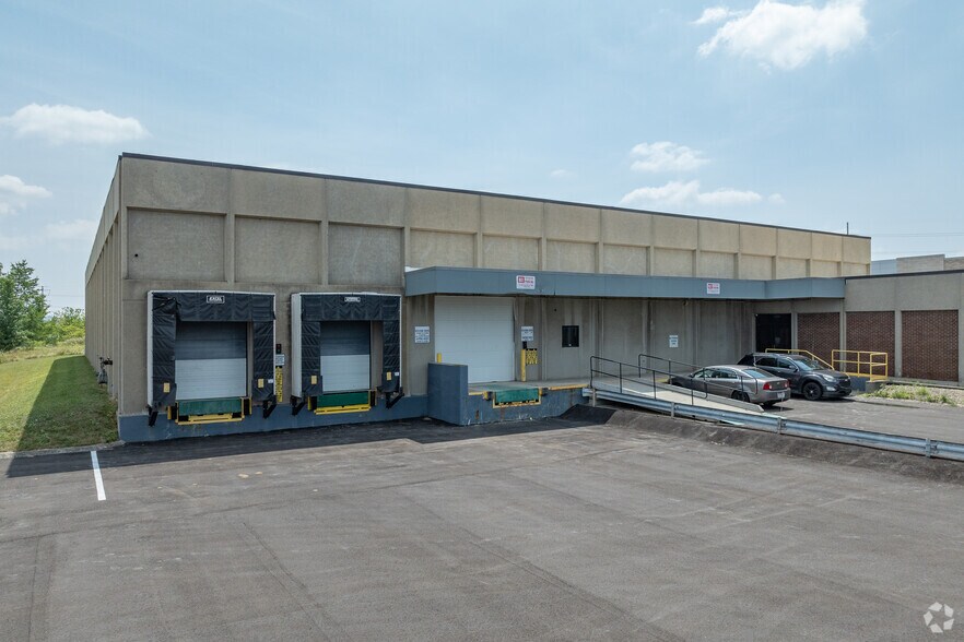 More Photos Of 4741 Hinckley Ind Pky, Cleveland Manufacturing For Lease