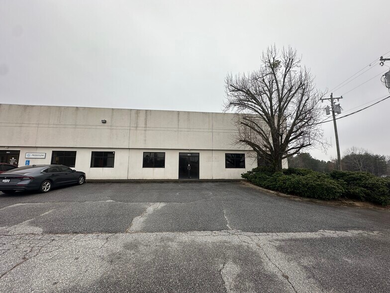 More Photos Of 310 Business Pky, Greer Flex For Lease