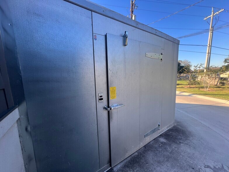 More Photos Of 2609 E 29th St, Bryan Freestanding For Sale