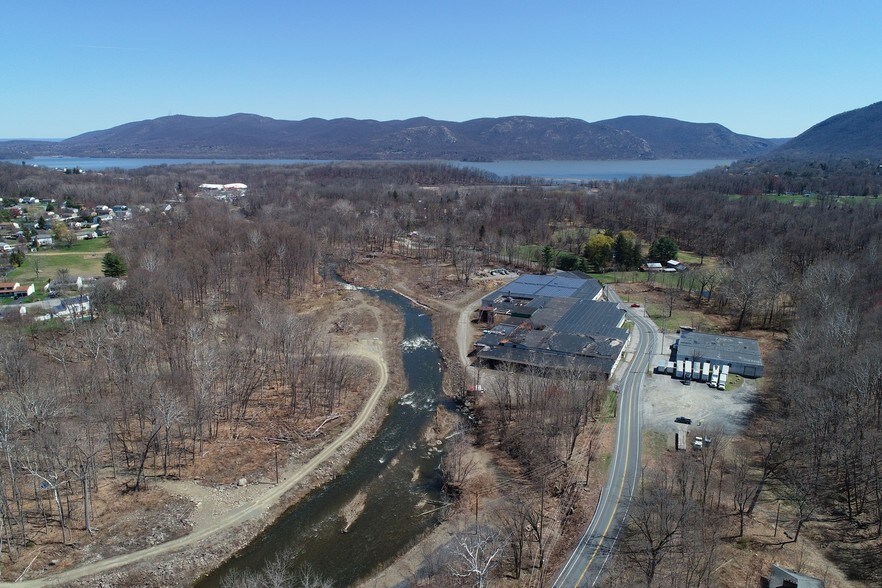 More Photos Of 112 Forge Hill Rd, New Windsor Township Warehouse For Lease