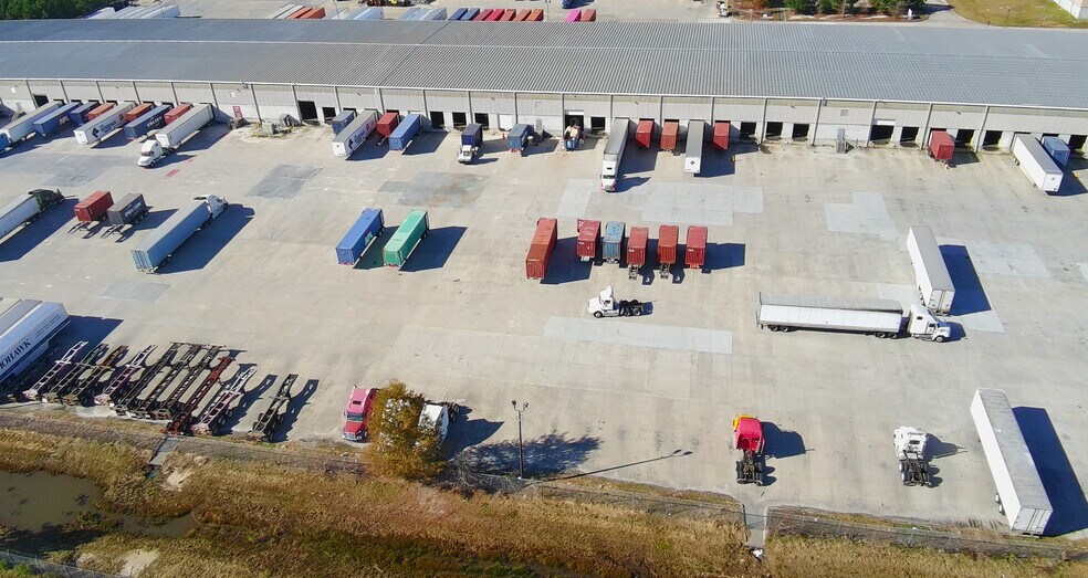 More Photos Of 135 Distribution Dr, Savannah Warehouse For Lease