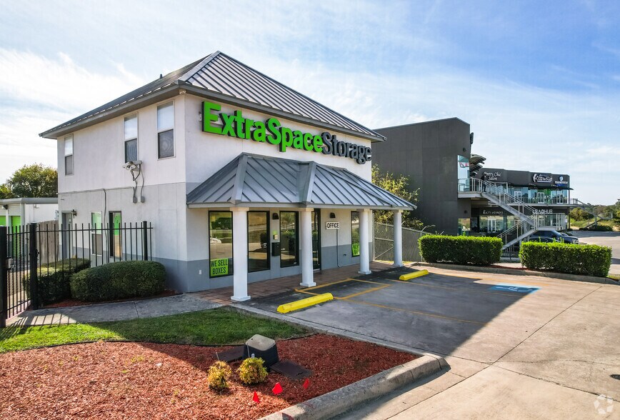 More Photos Of 202 N Loop 1604 W, San Antonio Self Storage For Lease