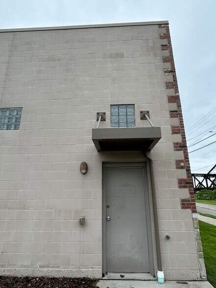 More Photos Of 126 E Niagara St, Tonawanda Warehouse For Sale