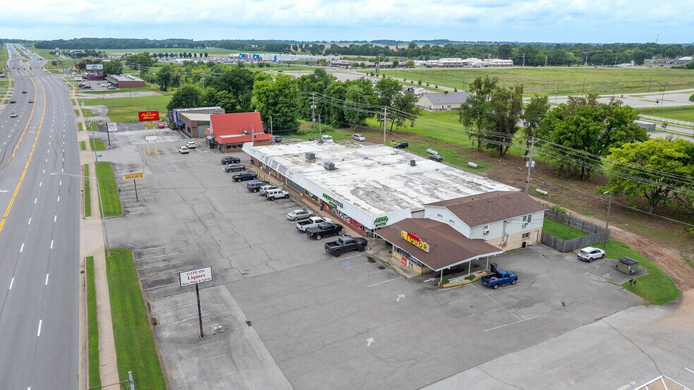 More Photos Of 15124-15136 Ft Campbell Blvd, Oak Grove Convenience Store For Sale