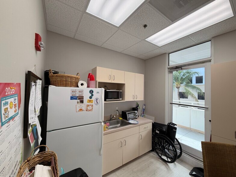 More Photos Of 670 Glades Rd, Boca Raton Medical For Sale