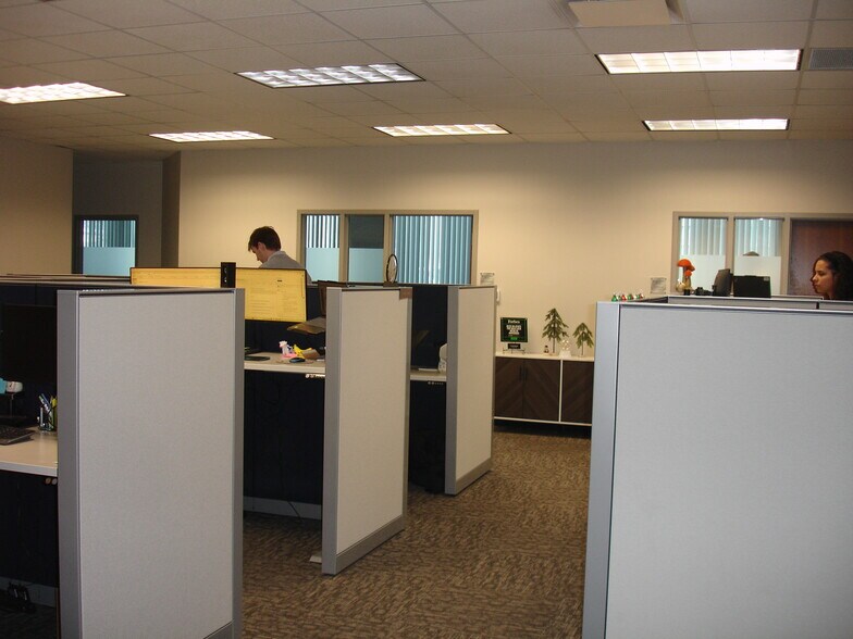 More Photos Of 2700 National Dr, Onalaska Office For Lease