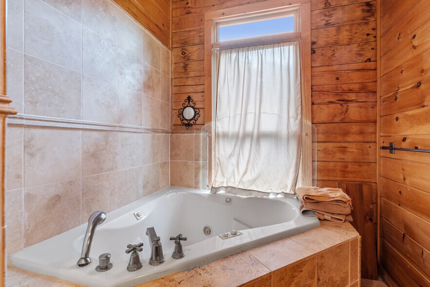 More Photos Of 11501 Popes Head Rd, Fairfax Garden Center For Sale