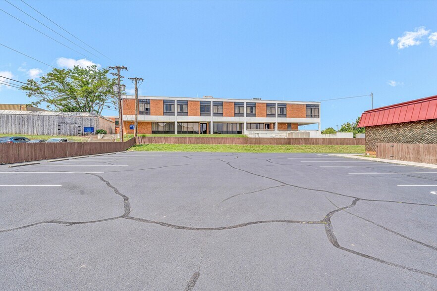 More Photos Of 1930 Braeburn Dr, Salem Medical For Sale