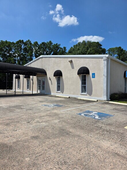 Primary Photo Of 161 Knight Avenue Cir, Waycross Medical For Lease