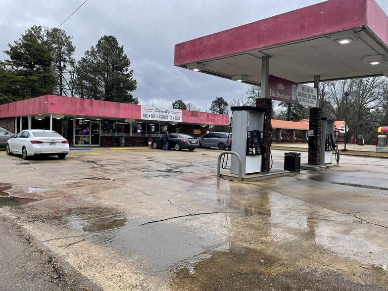 Primary Photo Of 1410 W 4th St, Fordyce Service Station For Sale