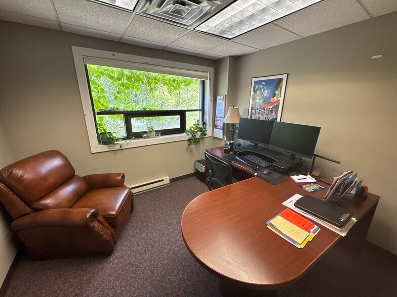 More Photos Of 150 Fountain St, Grand Rapids Medical For Lease