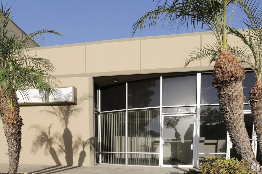 More Photos Of 1809 E Dyer Rd, Santa Ana Office For Lease