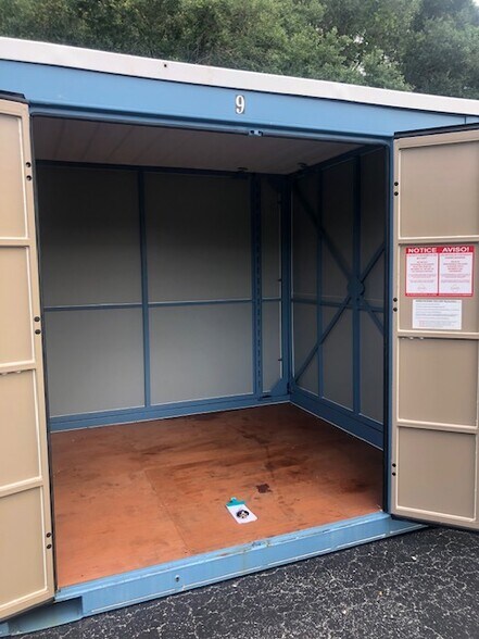 More Photos Of 1945-1947 W Park Ave, Edgewater Warehouse For Lease