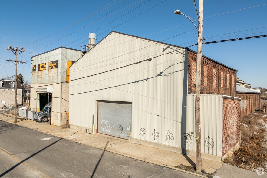 More Photos Of 240 Arch St, York Warehouse For Lease