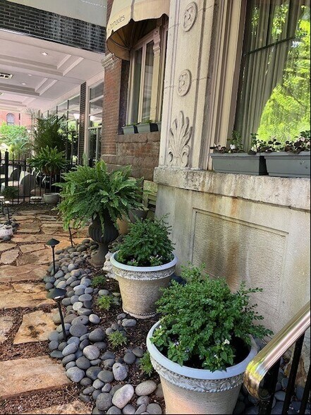 More Photos Of 222 E Ontario St, Chicago Restaurant For Sale