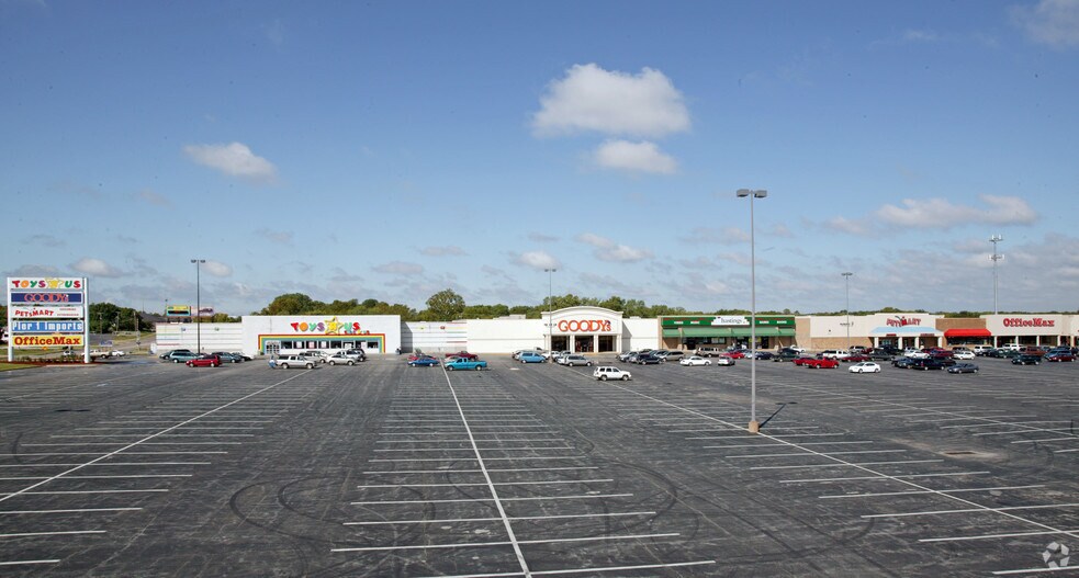 More Photos Of 410-530 S Rangeline Rd, Joplin Storefront For Sale