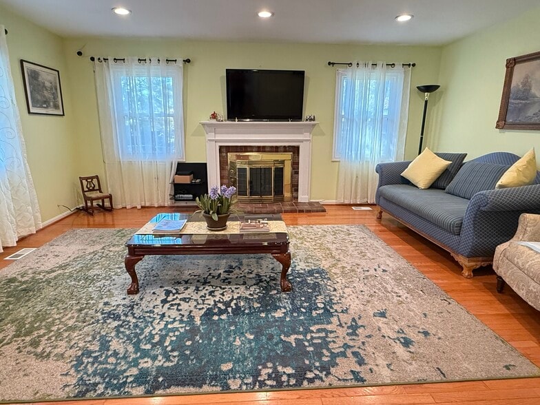 More Photos Of 4 Broomall Ct, Silver Spring Congregate Senior Housing For Sale