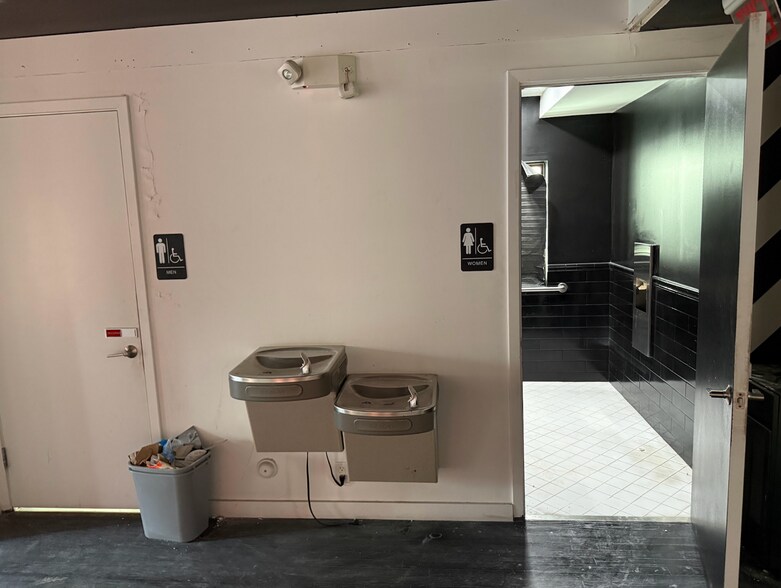 More Photos Of 909 Collins Ave, Miami Beach Restaurant For Sale