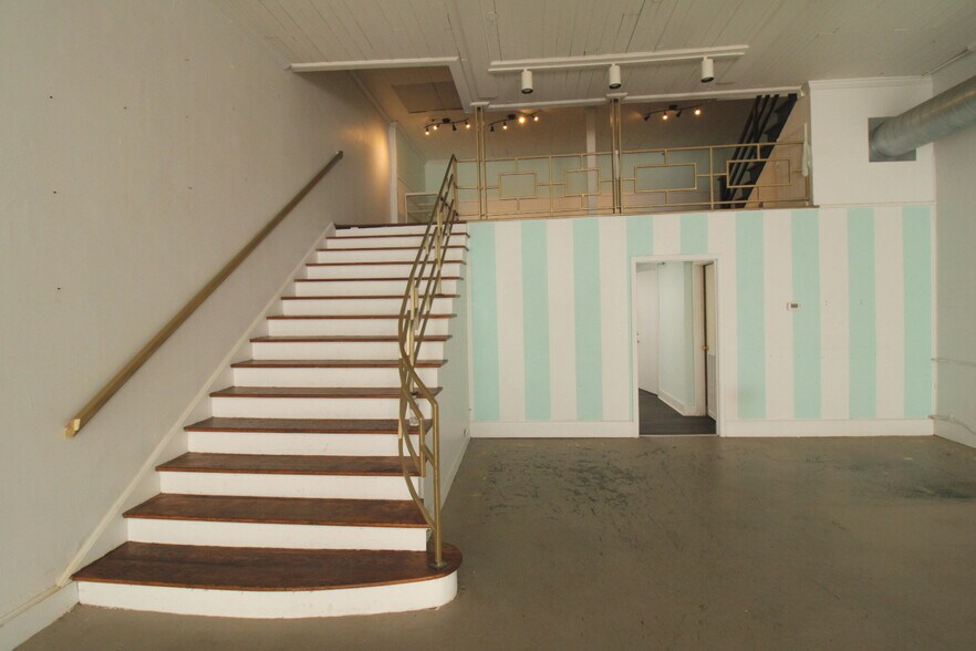 More Photos Of 113 W Fisher St, Salisbury Storefront Retail Office For Lease