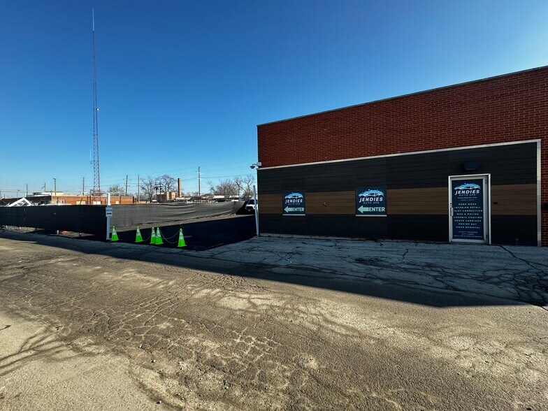 More Photos Of 1520 Hannah Ave, Forest Park Flex For Lease