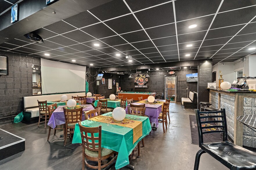 More Photos Of 5215 Singing Hills Dr, Dallas Restaurant For Sale