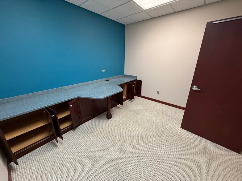 More Photos Of 39525 14 Mile Rd, Novi Medical For Lease