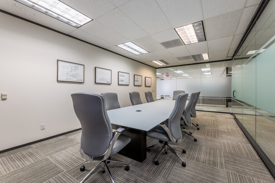 More Photos Of 9000 Gulf Fwy, Houston Office For Lease