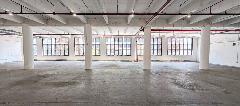 Primary Photo Of 47-32 Austell Pl, Long Island City Warehouse For Lease