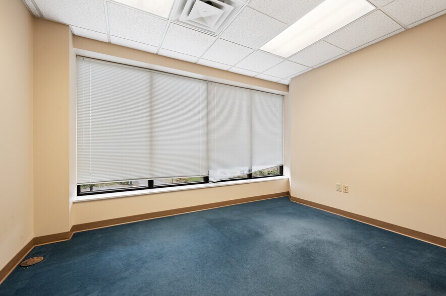 More Photos Of 105 Bradford Rd, Wexford Office For Lease