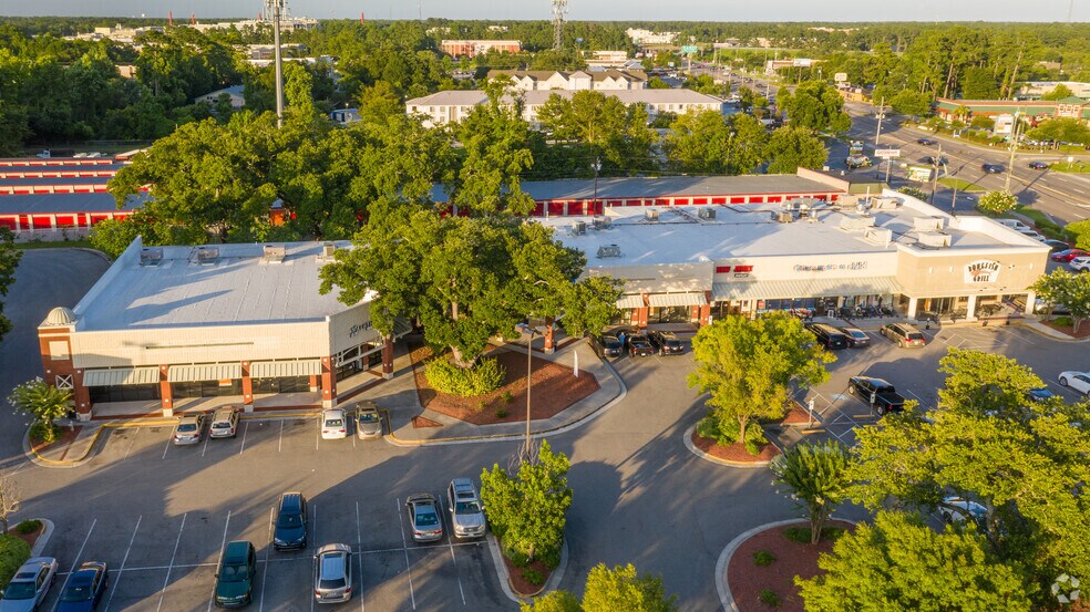 More Photos Of 4719 New Centre Dr, Wilmington General Retail For Lease