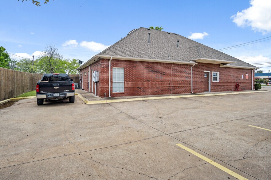 More Photos Of 5506 Broadway Blvd, Garland Medical For Sale